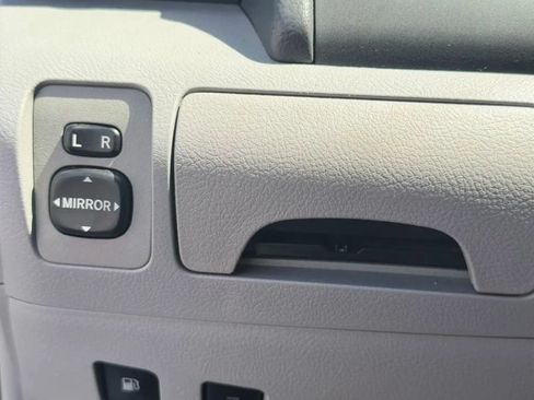 Used 2009 Toyota Camry Hybrid w/ Leather Pkg FWD image 29