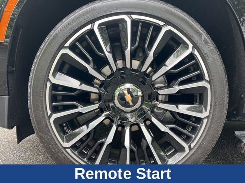 Used 2025 Chevrolet Tahoe High Country AWD/4WD image 10