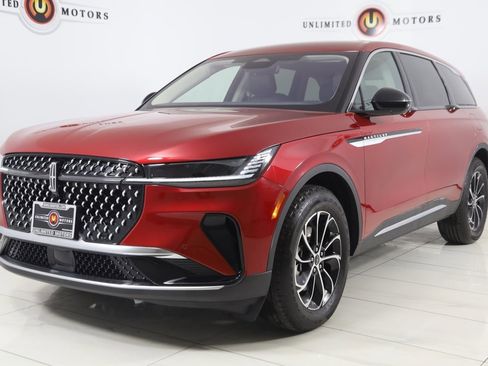 Used 2025 Lincoln Nautilus Premier image 5