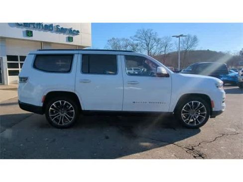 Used 2022 Jeep Grand Wagoneer Series III w/ Rear Seat Video Group 1 AWD/4WD image 9