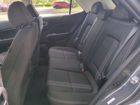 Used 2024 Hyundai Venue SEL FWD image 13