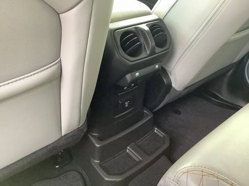 Used 2023 Jeep Wrangler Unlimited Sahara image 28