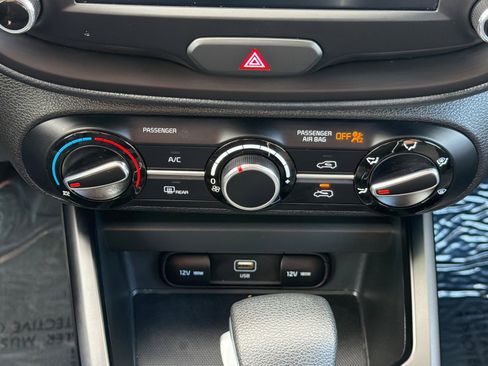 Used 2025 Kia Soul LX w/ LX Technology Package FWD image 20