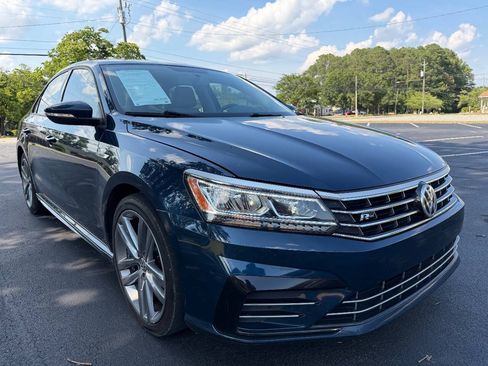 Used 2018 Volkswagen Passat 2.0T R-Line w/ R-Line Lighting Package FWD image 4
