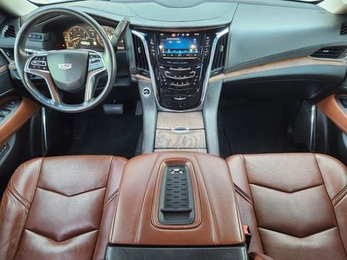 Used 2015 Cadillac Escalade Luxury image 26