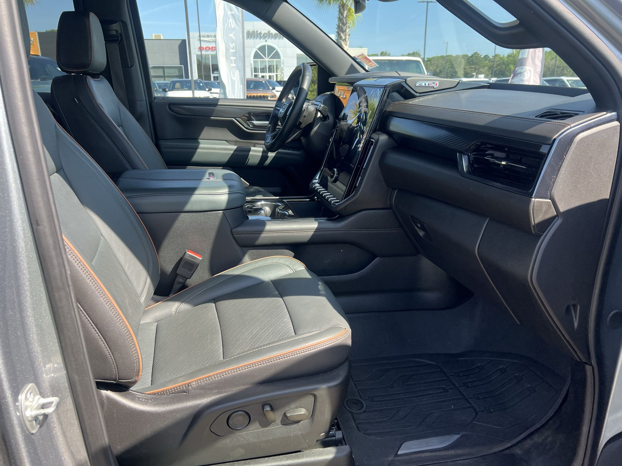 Used 2025 GMC Yukon AT4 w/ LPO, Get Active Package AWD/4WD image 16