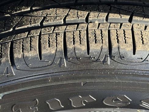 Used 2023 Jeep Compass Sport image 31