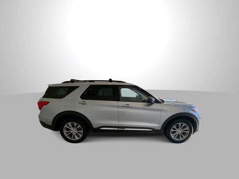 Used 2022 Ford Explorer XLT w/ Equipment Group 202A AWD/4WD image 9