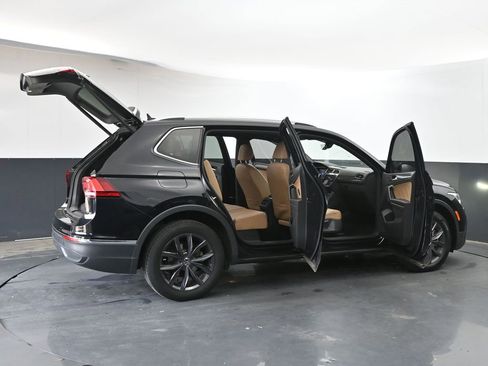 Used 2022 Volkswagen Tiguan SE image 38