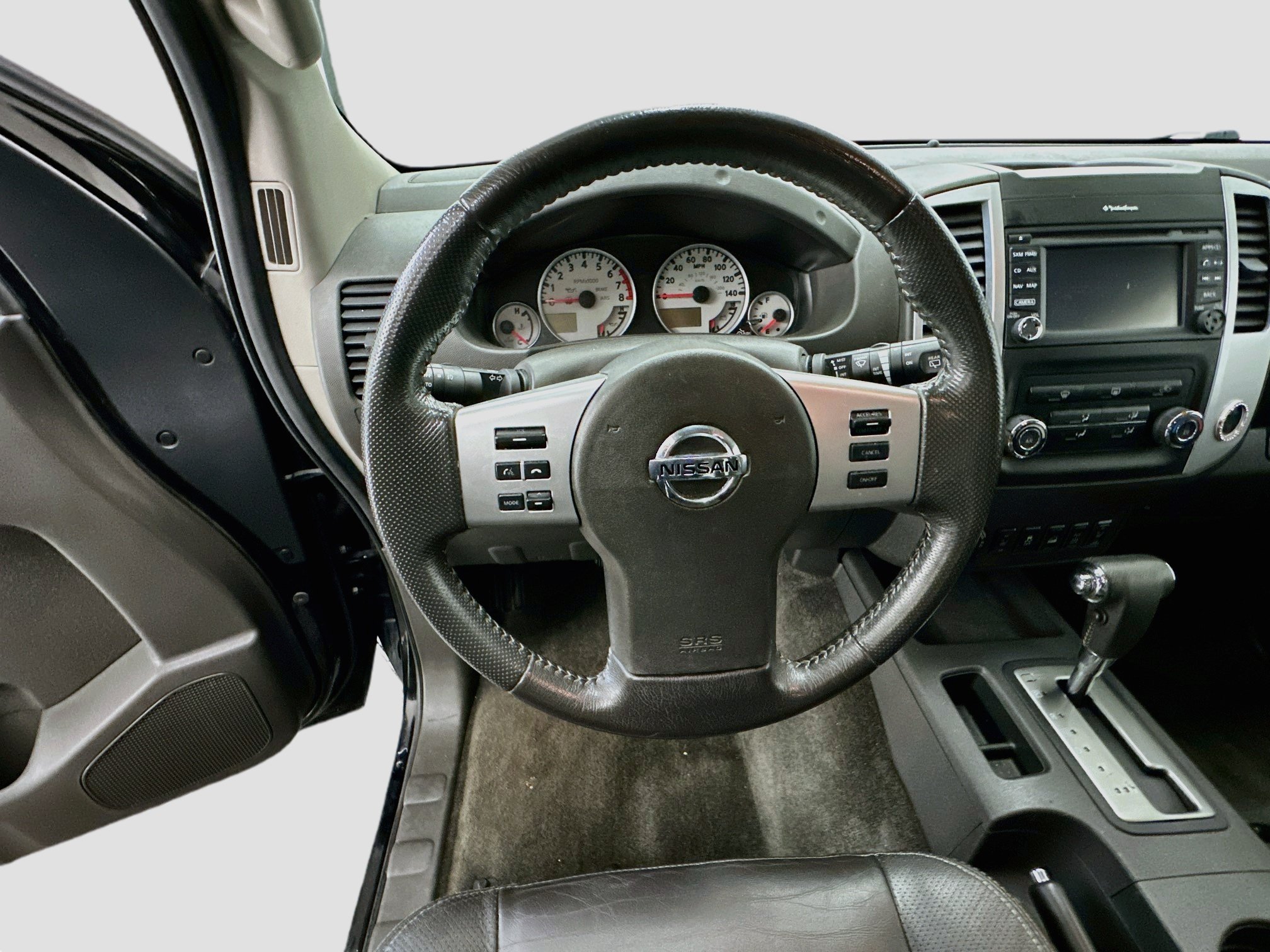 Used 2014 Nissan Xterra PRO-4X w/ Pro-4x Leather Package AWD/4WD image 18
