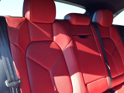 Certified 2025 Porsche Macan image 23