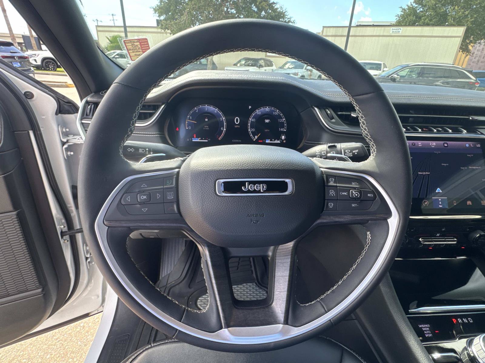 Used 2024 Jeep Grand Cherokee Limited w/ Black Appearance Package AWD/4WD image 22