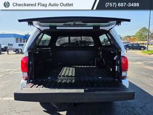 Used 2018 Toyota Tacoma TRD Sport image 16