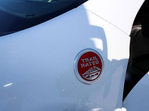 Used 2022 Jeep Cherokee Trailhawk w/ Comfort/Convenience Group image 26