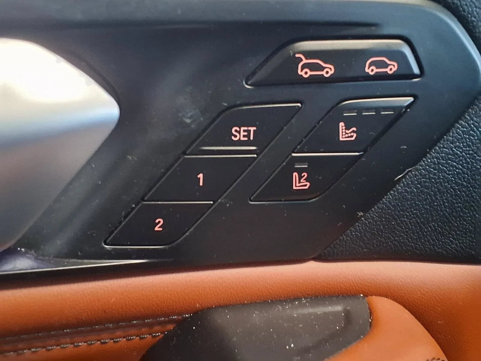 Used 2022 BMW X6 M50i w/ Executive Package AWD/4WD image 19