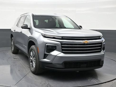 Used 2024 Chevrolet Traverse LS FWD image 7