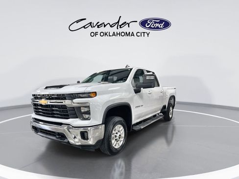 Used 2025 Chevrolet Silverado 2500 LT w/ Convenience Package AWD/4WD image 4
