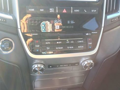 Used 2018 Toyota Land Cruiser image 23