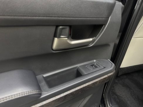 Used 2025 Toyota Tacoma Limited AWD/4WD image 38