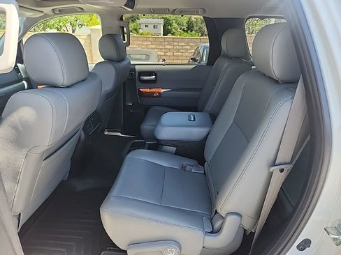Used 2019 Toyota Sequoia Platinum AWD/4WD image 11