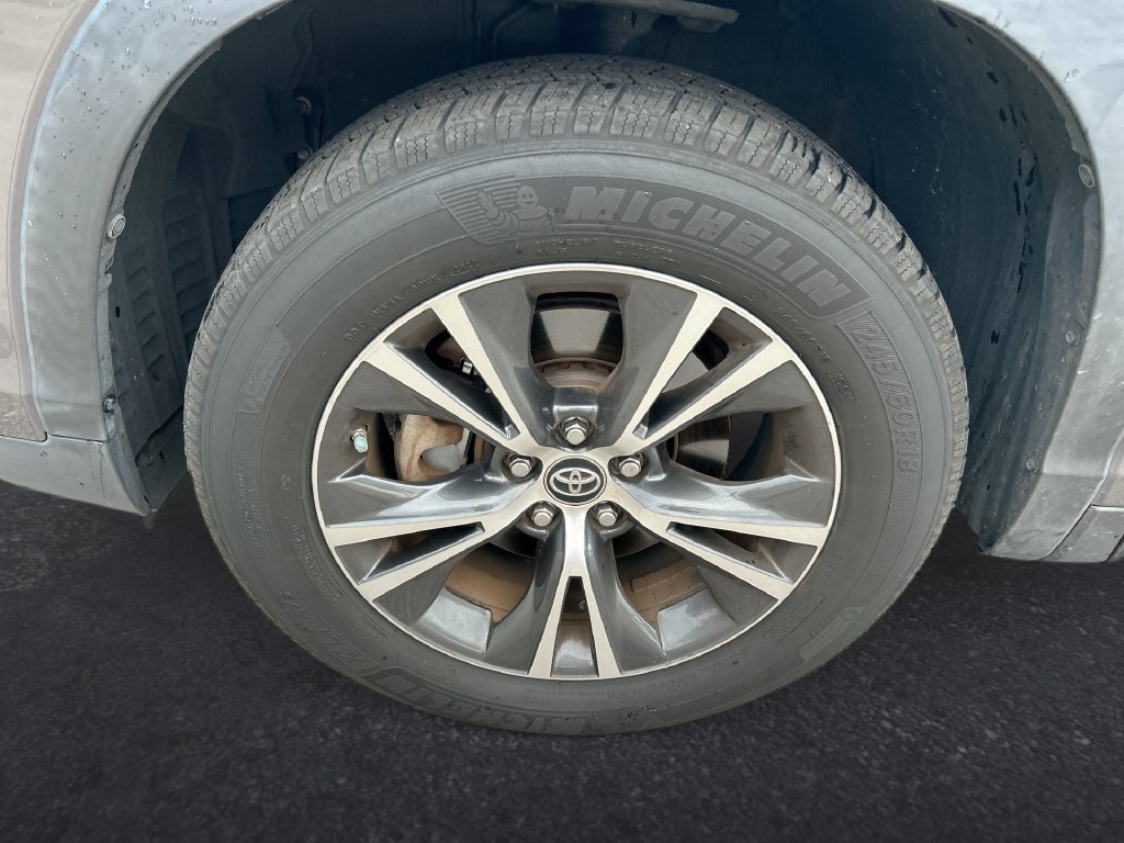Used 2019 Toyota Highlander LE FWD image 10