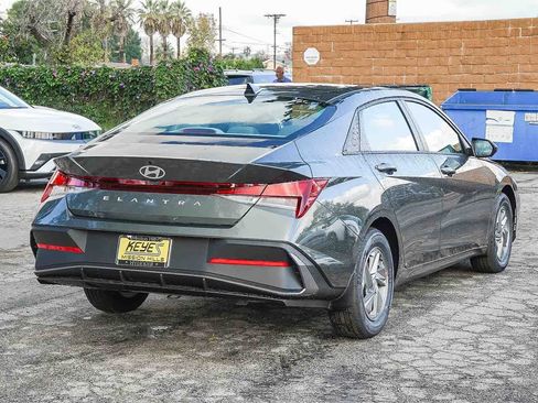 New 2026 Hyundai Elantra SE image 4