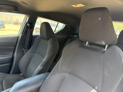 Used 2019 Toyota C-HR LE FWD image 10