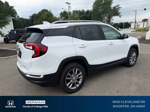 Used 2024 GMC Terrain SLT AWD/4WD image 2
