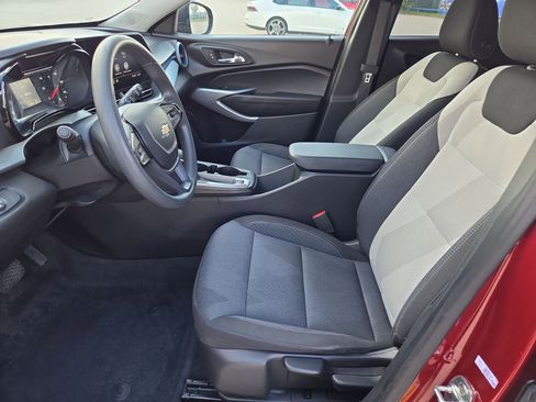 Used 2025 Chevrolet Trax LS FWD image 16