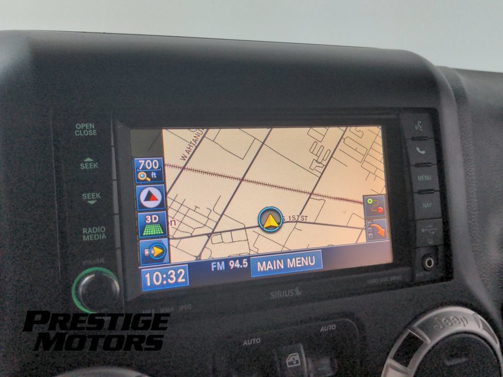 Used 2015 Jeep Wrangler Unlimited Rubicon w/ Connectivity Group AWD/4WD image 18