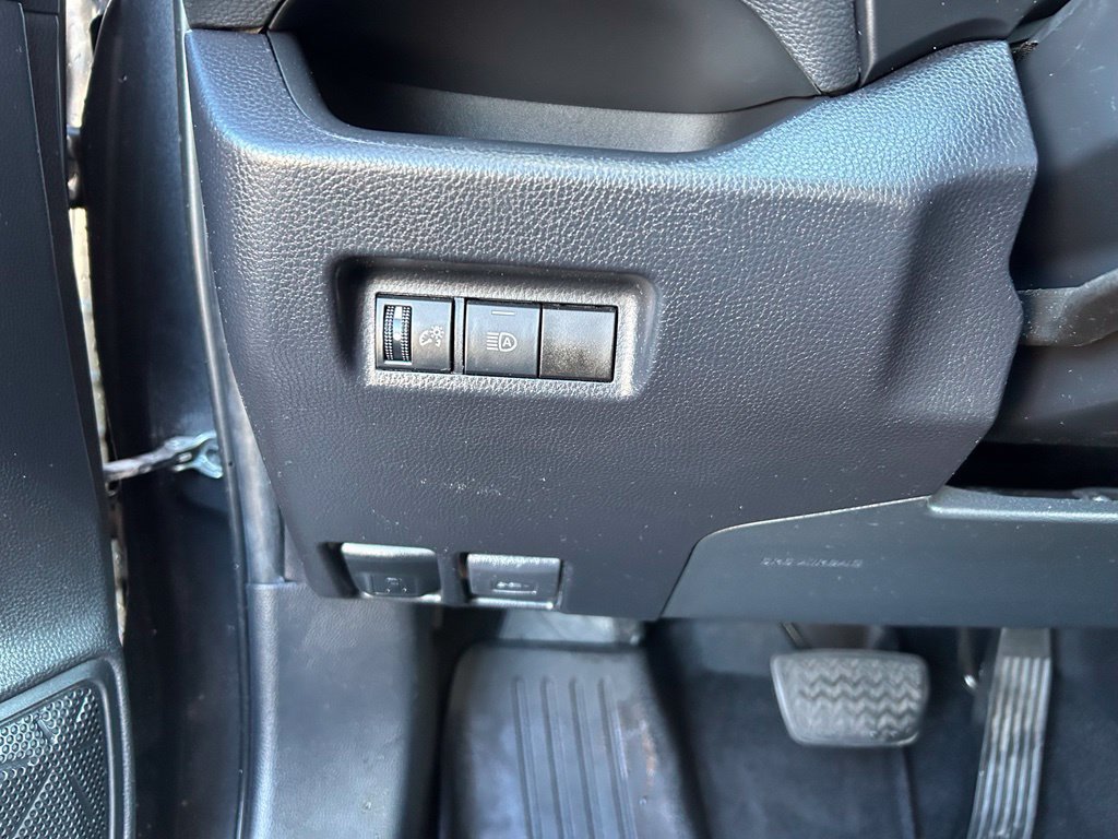 Used 2021 Toyota RAV4 XLE AWD/4WD image 24
