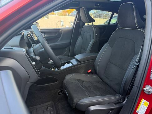 Used 2023 Volvo C40 P8 Recharge Ultimate w/ Protection Package Premier image 19