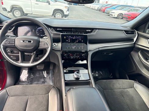 Used 2024 Jeep Grand Cherokee L Altitude AWD/4WD image 15