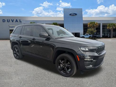 Used 2024 Jeep Grand Cherokee Limited w/ Black Appearance Package AWD/4WD image 2