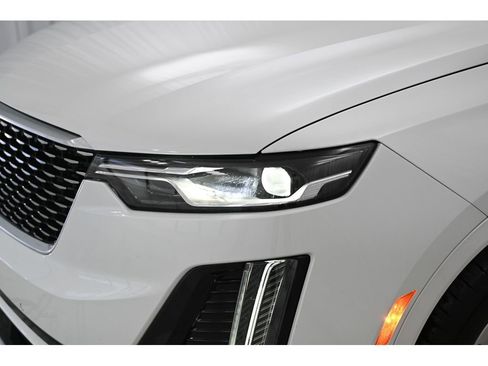 Used 2025 Cadillac XT6 Premium Luxury image 24