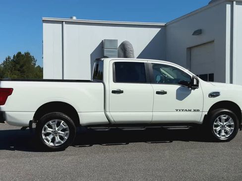 Used 2023 Nissan Titan SV w/ SV Convenience Package AWD/4WD image 9