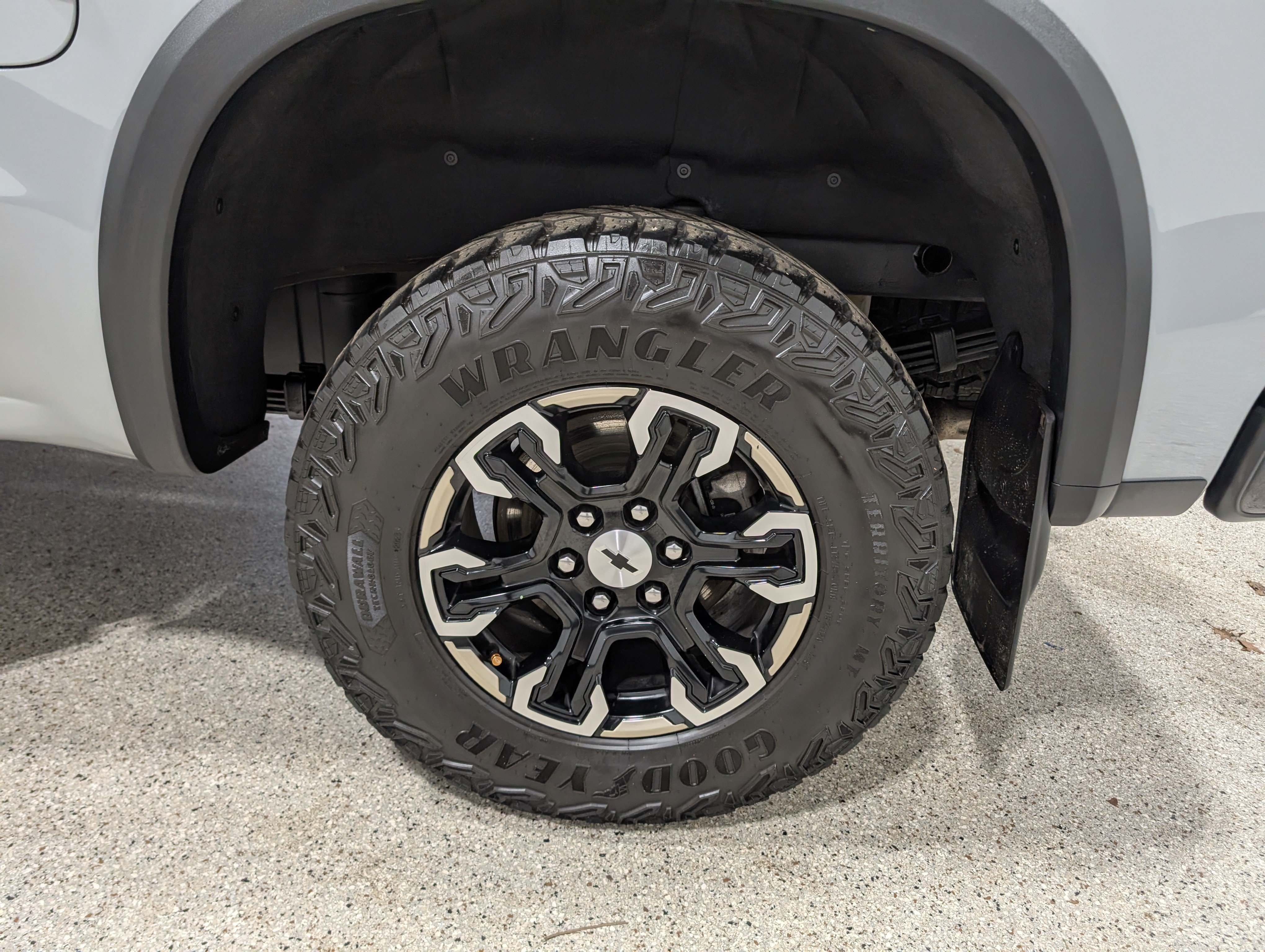 Used 2024 Chevrolet Silverado 1500 ZR2 w/ Technology Package AWD/4WD image 13