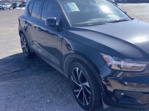 Used 2021 Volvo XC40 T4 R-Design w/ Climate Package image 3