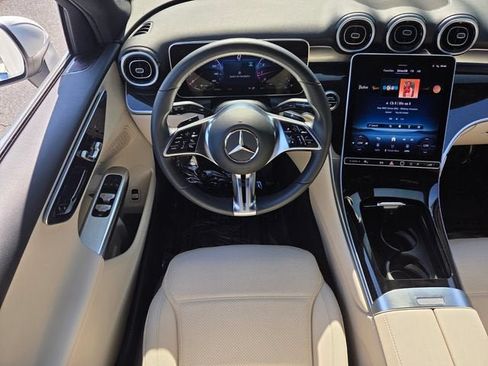 Used 2025 Mercedes-Benz GLC 300 image 11