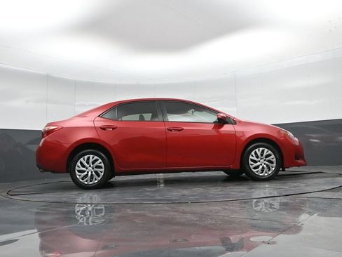 Used 2017 Toyota Corolla LE image 32