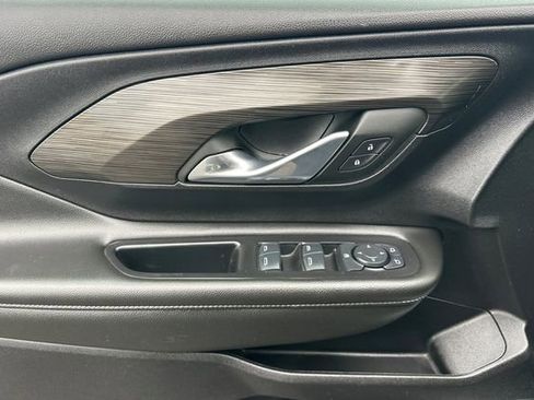 Used 2024 GMC Terrain SLE image 11