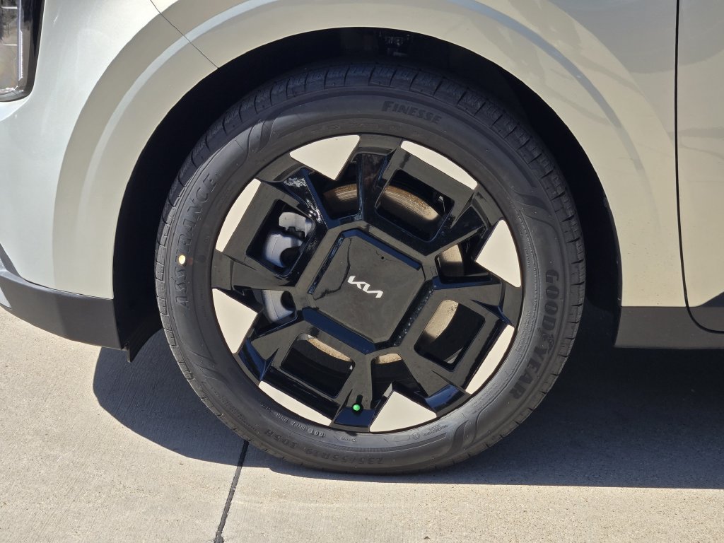 New 2026 Kia Carnival EX FWD image 9