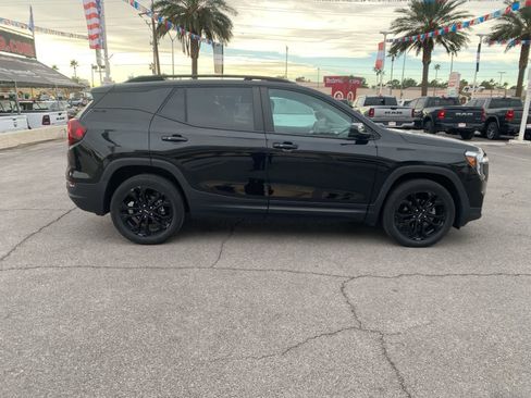 Used 2022 GMC Terrain SLE w/ Elevation Edition image 5