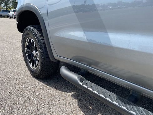 Used 2024 Chevrolet Silverado 1500 ZR2 w/ Technology Package image 10