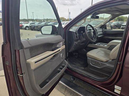 Certified 2021 Ford Expedition Limited image 11