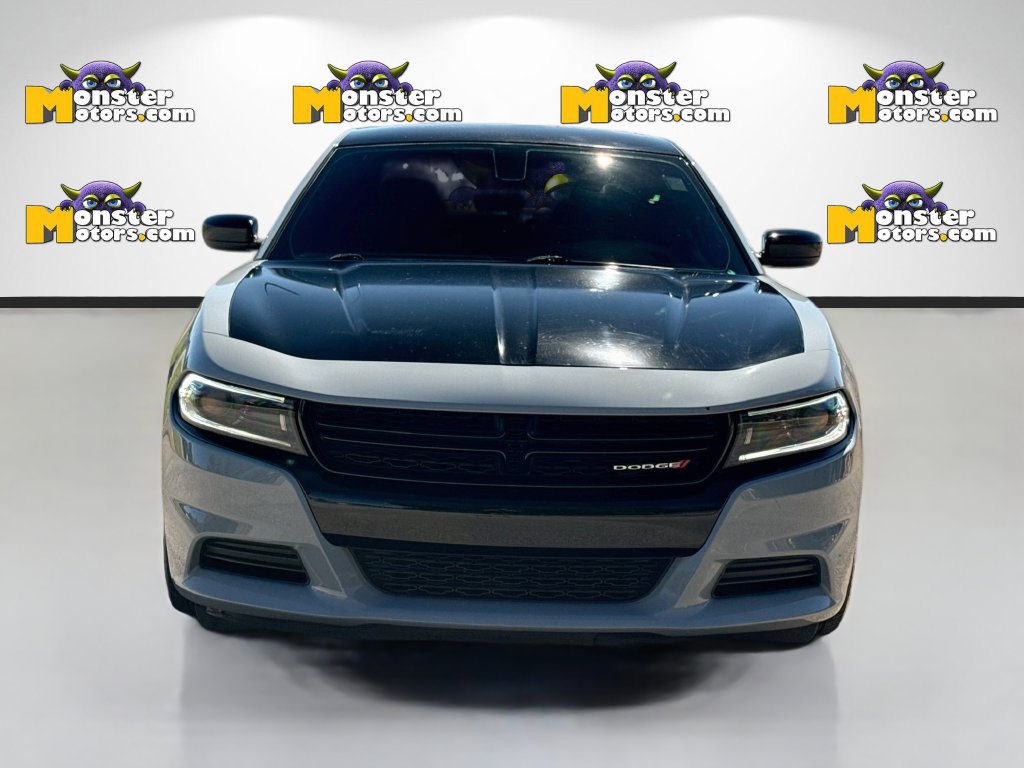 Used 2022 Dodge Charger SXT w/ Blacktop Package RWD image 2