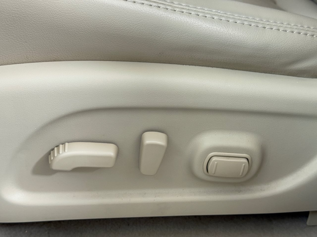 Used 2015 Nissan Pathfinder Platinum FWD image 19
