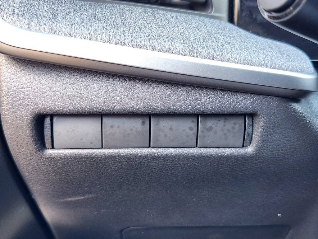 Certified 2025 Nissan Kicks SV AWD/4WD image 18