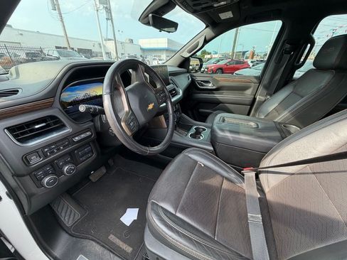Used 2022 Chevrolet Suburban High Country w/ Premium Package AWD/4WD image 14