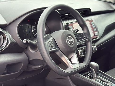 Used 2023 Nissan Kicks SV FWD image 10